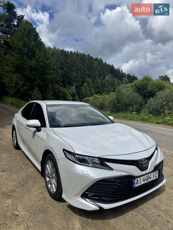 Седан Toyota Camry 2019 в Обухове