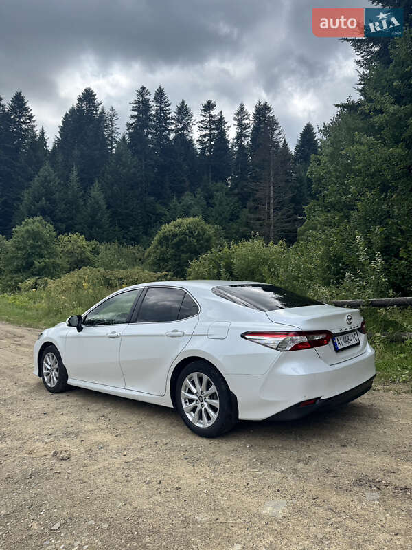 Седан Toyota Camry 2019 в Обухове