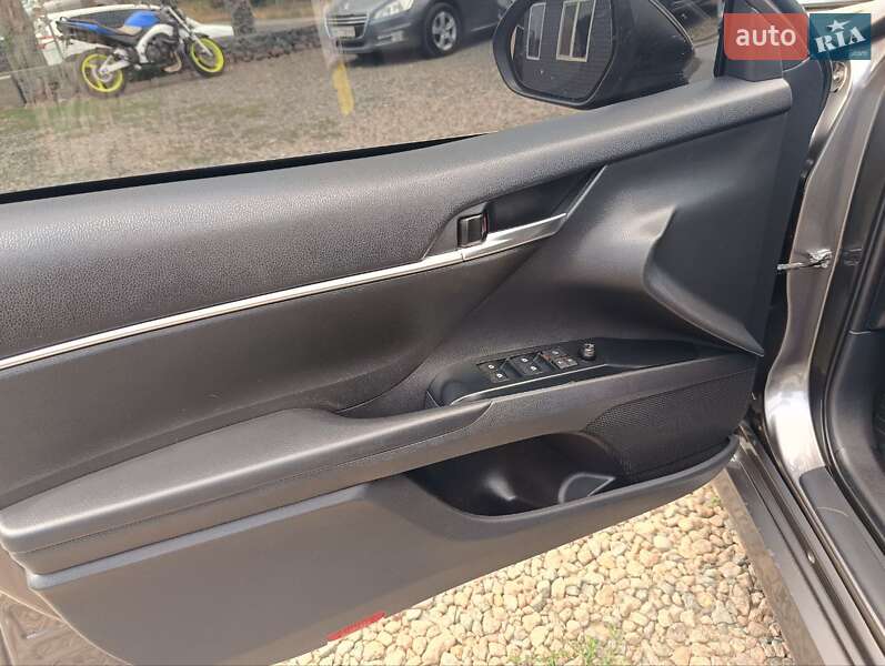 Седан Toyota Camry 2019 в Одессе