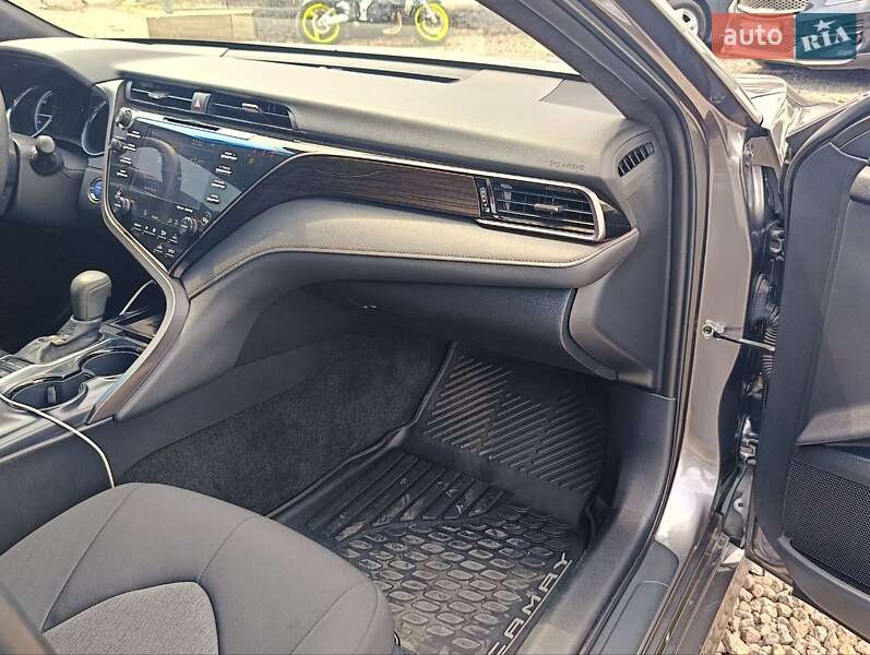 Седан Toyota Camry 2019 в Одессе