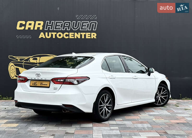 Седан Toyota Camry 2021 в Киеве