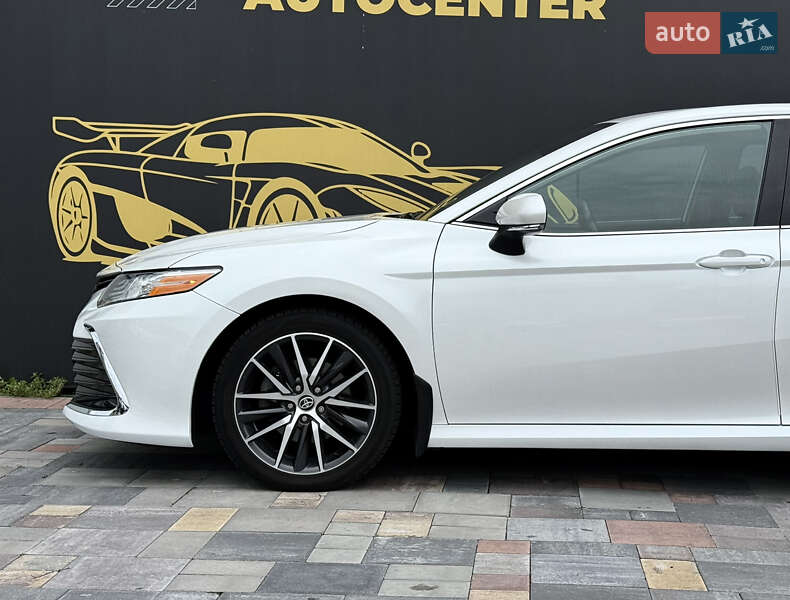 Седан Toyota Camry 2021 в Киеве