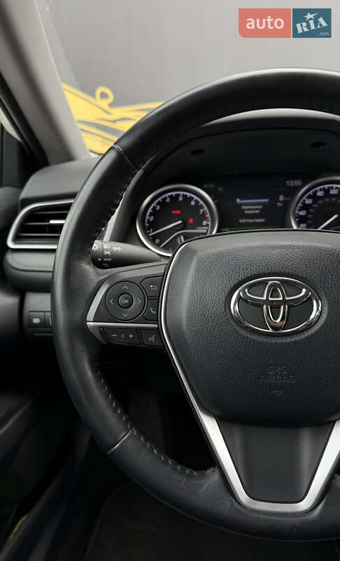 Седан Toyota Camry 2021 в Киеве