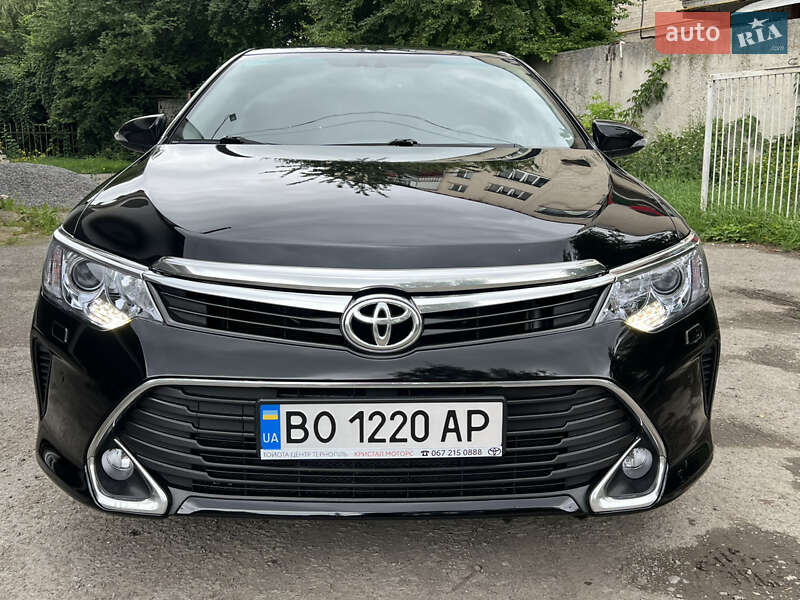 Седан Toyota Camry 2017 в Тернополі