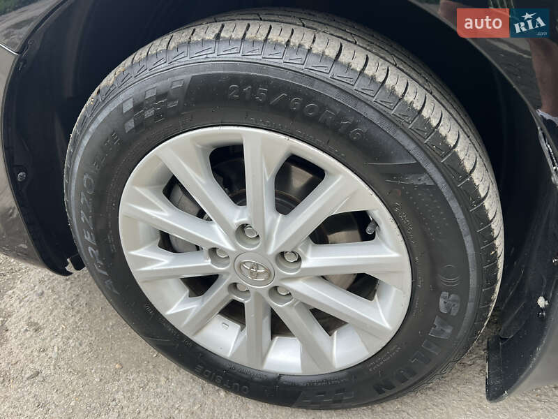 Седан Toyota Camry 2017 в Тернополі