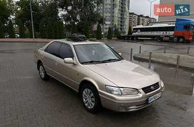 Седан Toyota Camry 1997 в Житомире
