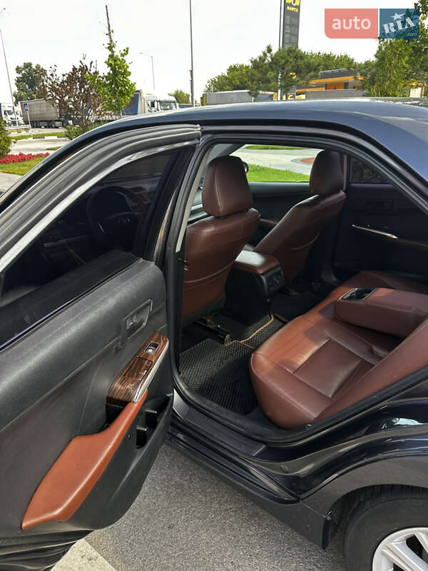 Седан Toyota Camry 2015 в Львове