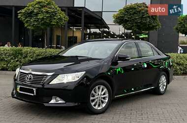 Седан Toyota Camry 2013 в Києві