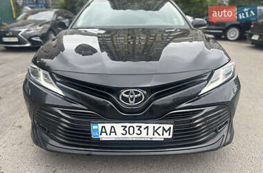 Седан Toyota Camry 2019 в Киеве