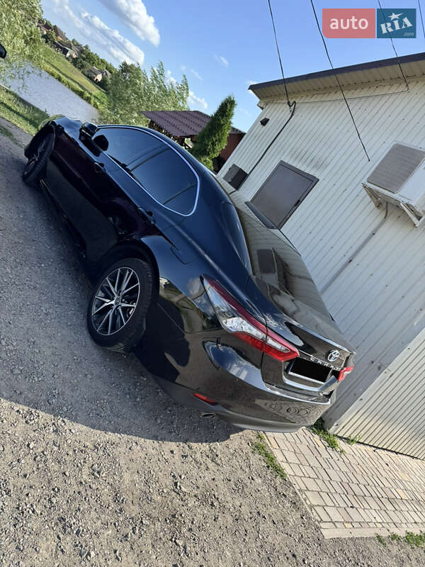 Седан Toyota Camry 2021 в Києві
