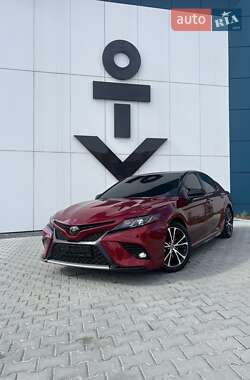 Седан Toyota Camry 2017 в Львові