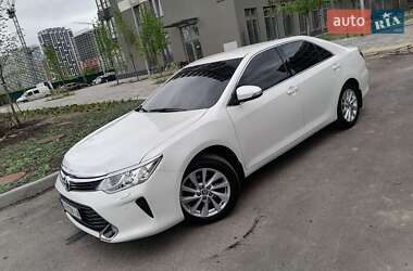 Седан Toyota Camry 2015 в Києві