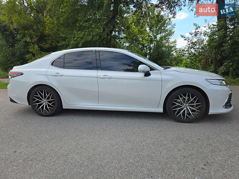 Седан Toyota Camry 2021 в Снятині