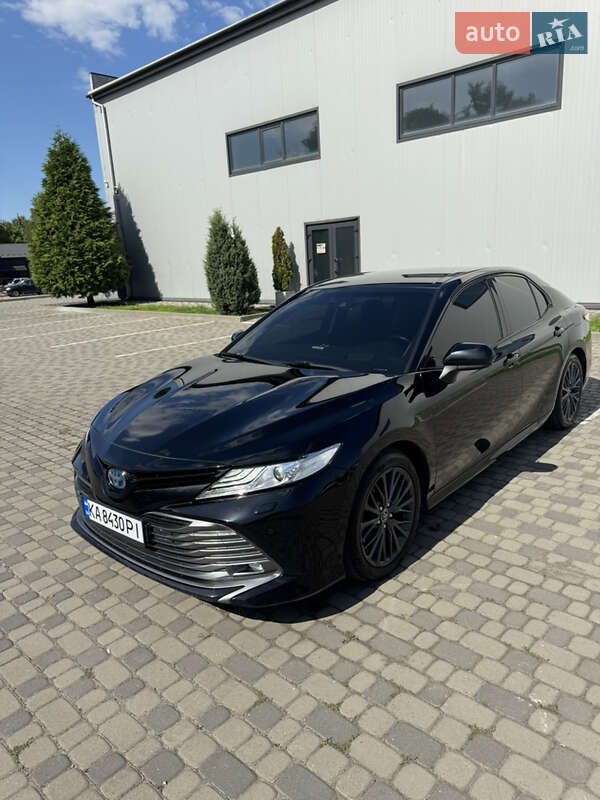 Седан Toyota Camry 2019 в Ивано-Франковске