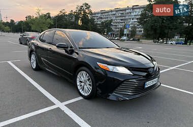 Седан Toyota Camry 2017 в Днепре