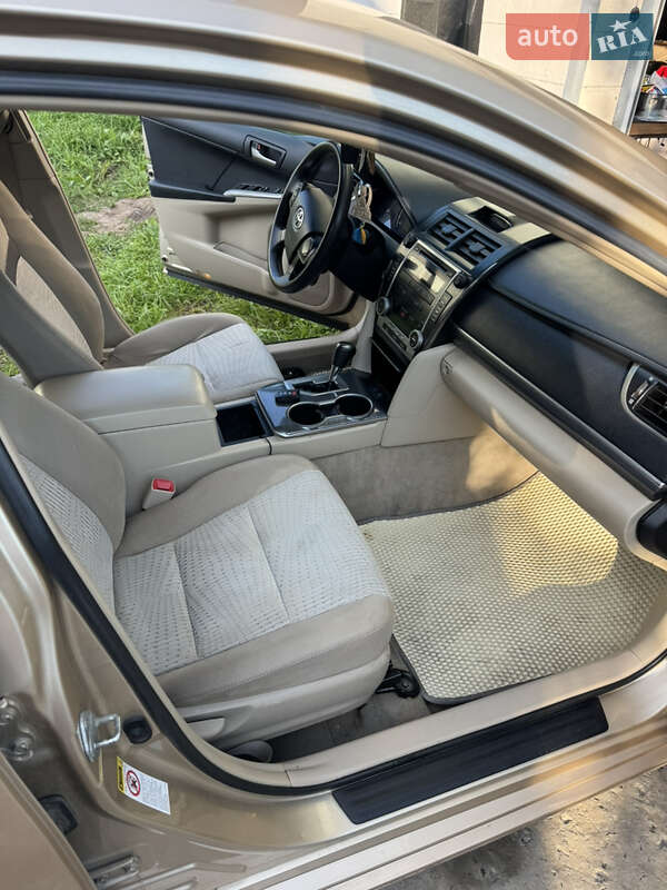 Седан Toyota Camry 2012 в Хмельницком