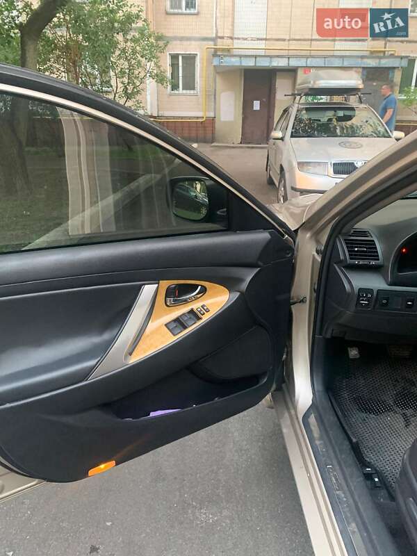 Седан Toyota Camry 2007 в Києві