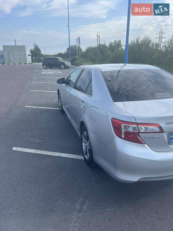 Седан Toyota Camry 2012 в Ужгороді