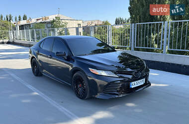Седан Toyota Camry 2020 в Києві