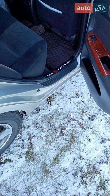 Седан Toyota Camry 2003 в Кропивницком