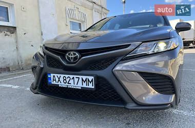Седан Toyota Camry 2020 в Харькове