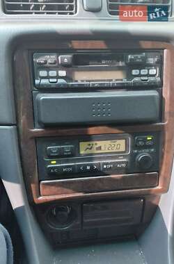 Седан Toyota Camry 2000 в Харькове