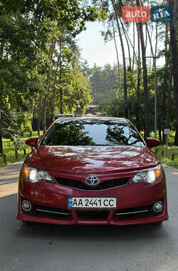 Седан Toyota Camry 2014 в Киеве