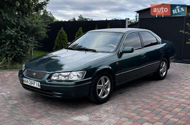 Седан Toyota Camry 1999 в Киеве