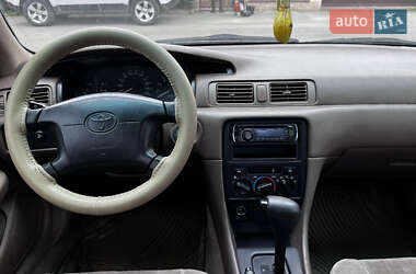Седан Toyota Camry 1999 в 