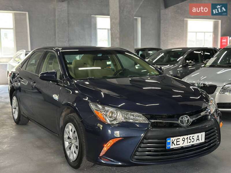 Седан Toyota Camry 2015 в Каменском