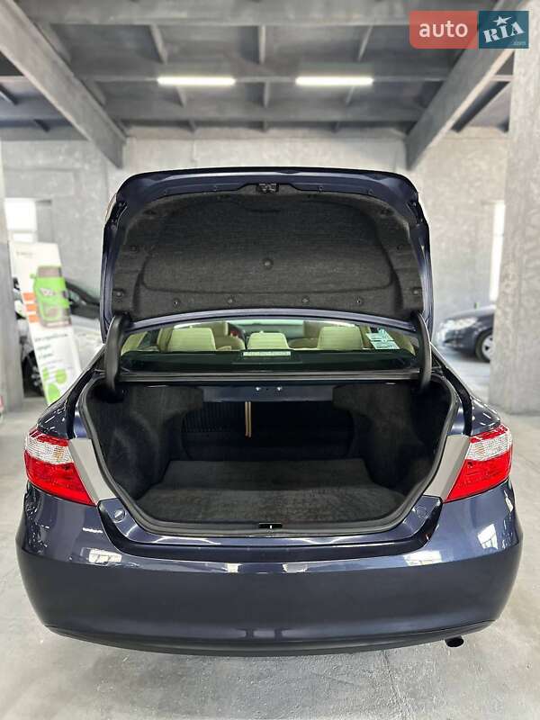 Седан Toyota Camry 2015 в Каменском