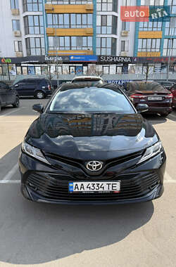 Седан Toyota Camry 2017 в Киеве