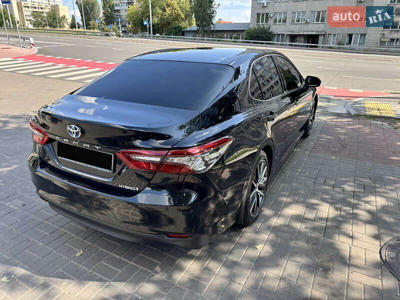 Седан Toyota Camry 2021 в Києві