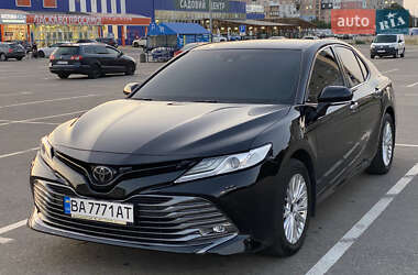 Седан Toyota Camry 2018 в Кропивницком