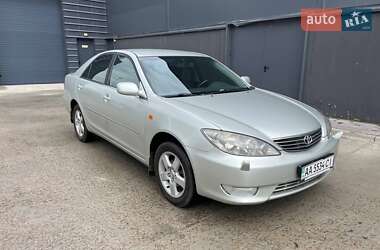 Седан Toyota Camry 2005 в Киеве