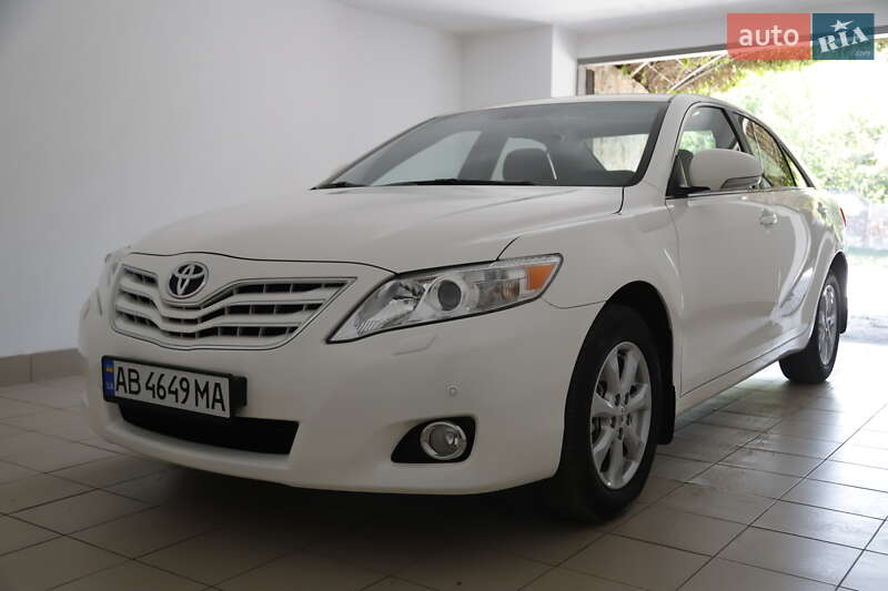 Седан Toyota Camry 2011 в Чечельнике