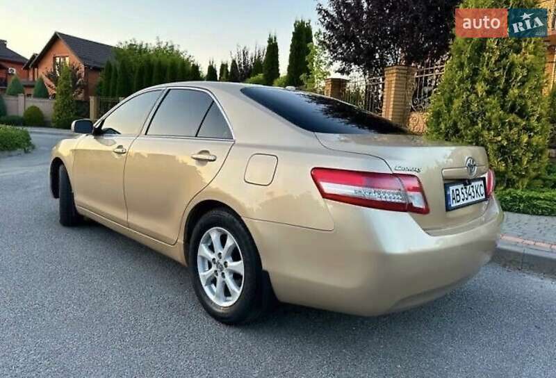 Седан Toyota Camry 2011 в Виннице