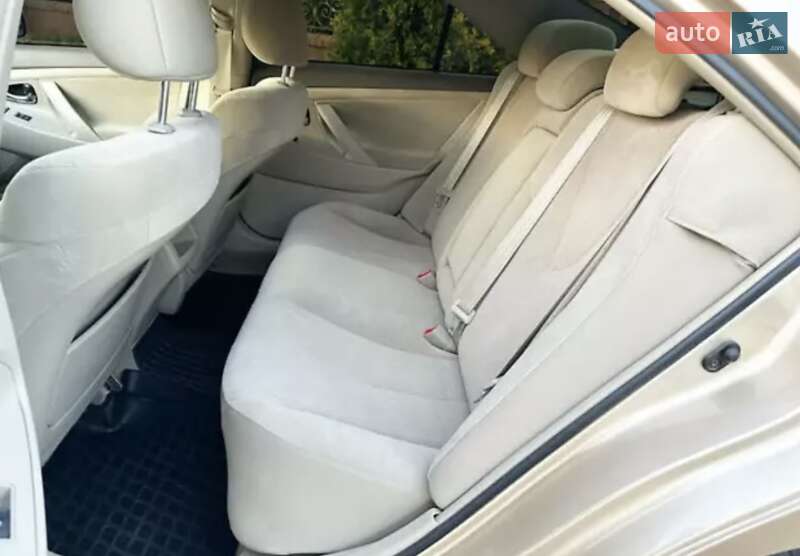 Седан Toyota Camry 2011 в Виннице