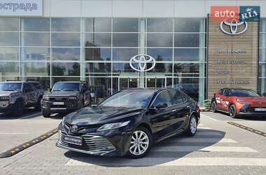 Седан Toyota Camry 2018 в Киеве