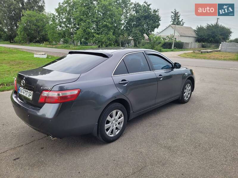 Седан Toyota Camry 2008 в Краснограді