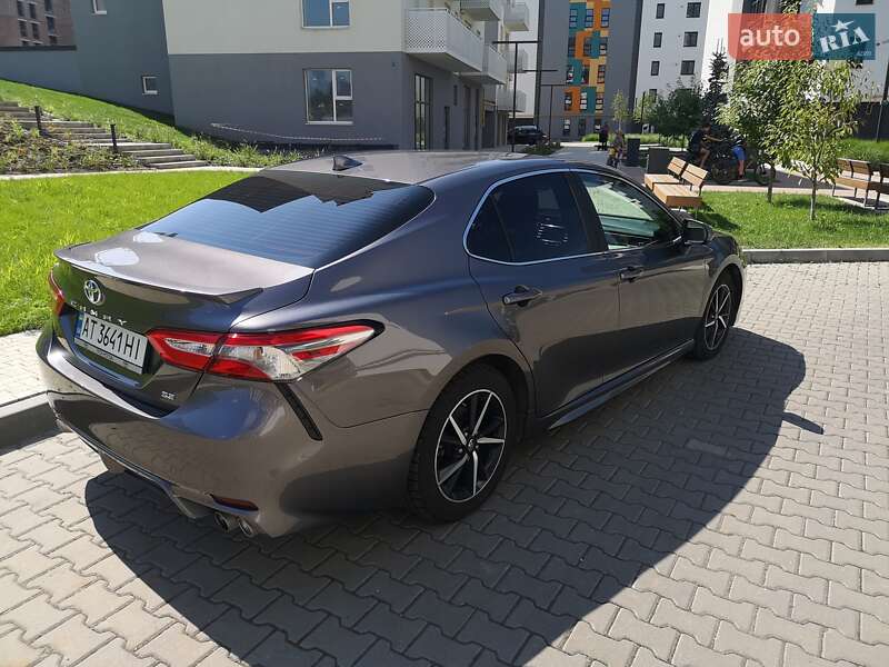 Седан Toyota Camry 2019 в Ивано-Франковске