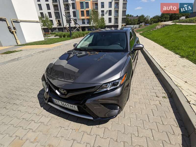 Седан Toyota Camry 2019 в Ивано-Франковске