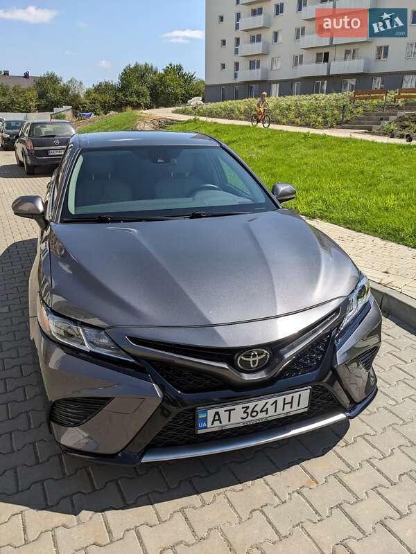Седан Toyota Camry 2019 в Ивано-Франковске