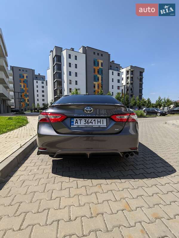 Седан Toyota Camry 2019 в Ивано-Франковске