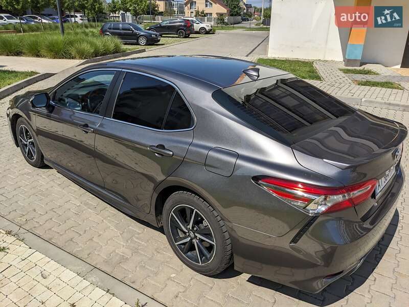 Седан Toyota Camry 2019 в Ивано-Франковске