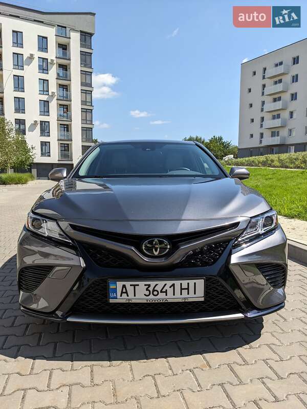 Седан Toyota Camry 2019 в Ивано-Франковске