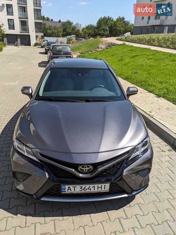 Седан Toyota Camry 2019 в Ивано-Франковске