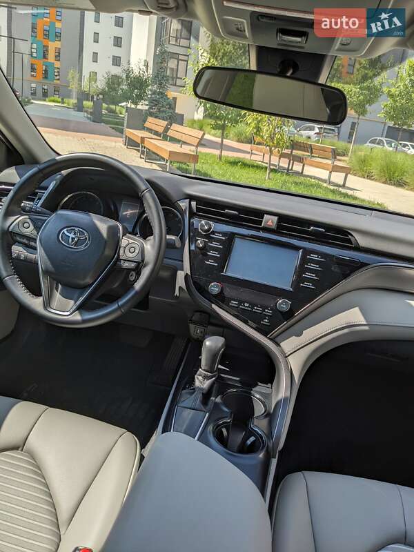 Седан Toyota Camry 2019 в Ивано-Франковске