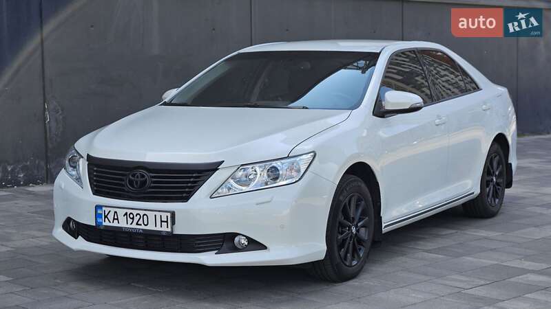 Седан Toyota Camry 2013 в Києві
