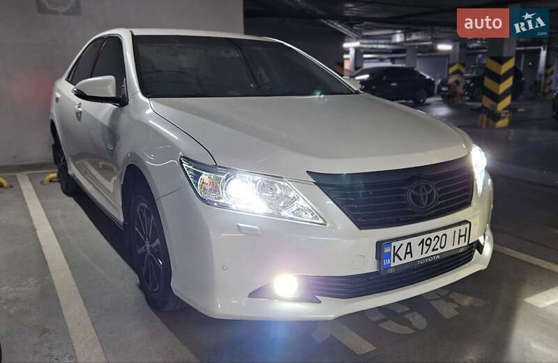 Седан Toyota Camry 2013 в Києві